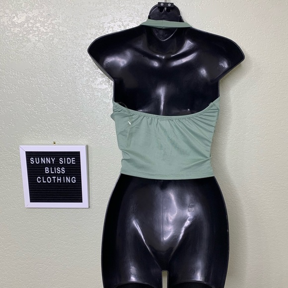 Top Chic Sage Green Halter Neck Lace Up Front Cropped Tank Size Medium - Picture 3 of 6